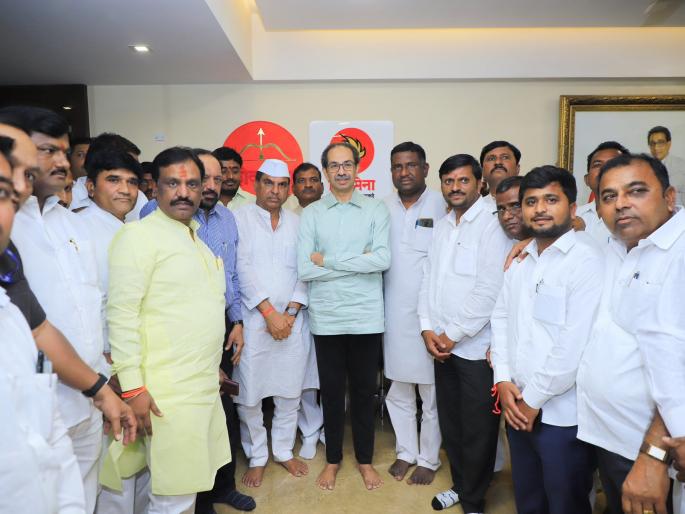 Former NCP MLA in Thackeray group; Shivbandhan in the hands of Bhausaheb Patil Chichtgaonkar | राष्ट्रवादीचे माजी आमदार ठाकरे गटात; भाऊसाहेब पाटील चिकटगावकरांच्या हाती शिवबंधन Former NCP MLA in Thackeray group; Shivbandhan in the hands of Bhausaheb Patil Chichtgaonkar | राष्ट्रवादीचे माजी आमदार ठाकरे गटात; भाऊसाहेब पाटील चिकटगावकरांच्या हाती शिवबंधन