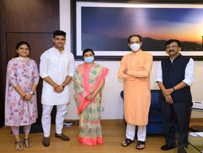 Kalaben Delkar, wife of  Late Mohan delkar Joined Shivsena; candidate for Dadra Nagar Haveli by-election | शिवसेनेचा भाजपाला धक्का! मोहन डेलकरांच्या पत्नीला देणार लोकसभा पोटनिवडणुकीची उमेदवारी Kalaben Delkar, wife of  Late Mohan delkar Joined Shivsena; candidate for Dadra Nagar Haveli by-election | शिवसेनेचा भाजपाला धक्का! मोहन डेलकरांच्या पत्नीला देणार लोकसभा पोटनिवडणुकीची उमेदवारी