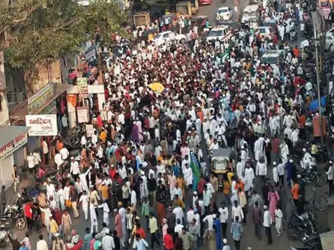 Violent repercussions of Tripura in the state; Damage to shops and vehicles in stone pelting | राज्यात ‘त्रिपुरा’चे हिंसक पडसाद; दगडफेकीत दुकाने-वाहनांचे नुकसान, सध्या स्थिती नियंत्रणात Violent repercussions of Tripura in the state; Damage to shops and vehicles in stone pelting | राज्यात ‘त्रिपुरा’चे हिंसक पडसाद; दगडफेकीत दुकाने-वाहनांचे नुकसान, सध्या स्थिती नियंत्रणात