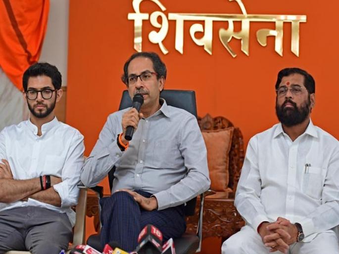 Minister and Shiv Sena leader Eknath Shinde has been notable since Monday evening. | Eknath Shinde: मोठी बातमी! एकनाथ शिंदेंसह १३ आमदार 'नॉट रिचेबल'; उद्धव ठाकरेंनी बोलावली बैठक, हालचालींना वेग Minister and Shiv Sena leader Eknath Shinde has been notable since Monday evening. | Eknath Shinde: मोठी बातमी! एकनाथ शिंदेंसह १३ आमदार 'नॉट रिचेबल'; उद्धव ठाकरेंनी बोलावली बैठक, हालचालींना वेग