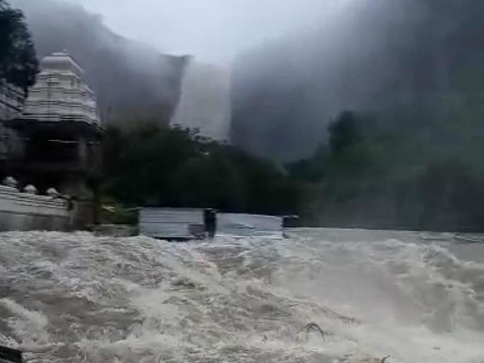 Many lakes in Ashti taluka overflow, river nallas flooded at night; villages lost contact | Rain in Beed, Ashti: पावसाचे रौद्ररूप : आष्टी तालुक्यात अनेक तलाव ओव्हर फ्लो, नदी नाल्यांना रात्रीत पूर; गावांचा संपर्क तुटला Many lakes in Ashti taluka overflow, river nallas flooded at night; villages lost contact | Rain in Beed, Ashti: पावसाचे रौद्ररूप : आष्टी तालुक्यात अनेक तलाव ओव्हर फ्लो, नदी नाल्यांना रात्रीत पूर; गावांचा संपर्क तुटला