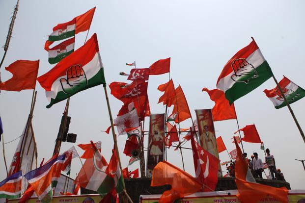 Opponents of Maharashtra with the rulers? | महाराष्ट्राची साथ सत्ताधाऱ्यांना की विरोधकांना? Opponents of Maharashtra with the rulers? | महाराष्ट्राची साथ सत्ताधाऱ्यांना की विरोधकांना?