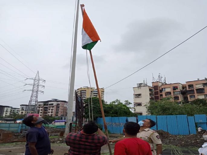 A case has been registered against the office bearers of Shiv Sena-affiliated Vahatuk Sena for insulting the national flag | राष्ट्रध्वजाचा अवमान केल्याने शिवसेना प्रणित वाहतूक सेनेच्या पदाधिकाऱ्यांवर गुन्हा दाखल A case has been registered against the office bearers of Shiv Sena-affiliated Vahatuk Sena for insulting the national flag | राष्ट्रध्वजाचा अवमान केल्याने शिवसेना प्रणित वाहतूक सेनेच्या पदाधिकाऱ्यांवर गुन्हा दाखल