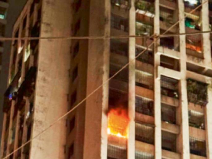 Two killed in fire, buildings set on fire in Masjid Bandar, Wadala, three injured | अग्निकल्लोळाचे दोन बळी, मशीद बंदर, वडाळ्यात इमारतींना आग, तिघे जखमी