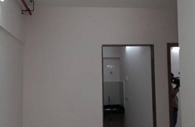 Mumbai: Deal of ownerless flat for 10 lakhs | Mumbai: मालक नसलेल्या फ्लॅटचा १० लाखांत केला सौदा Mumbai: Deal of ownerless flat for 10 lakhs | Mumbai: मालक नसलेल्या फ्लॅटचा १० लाखांत केला सौदा