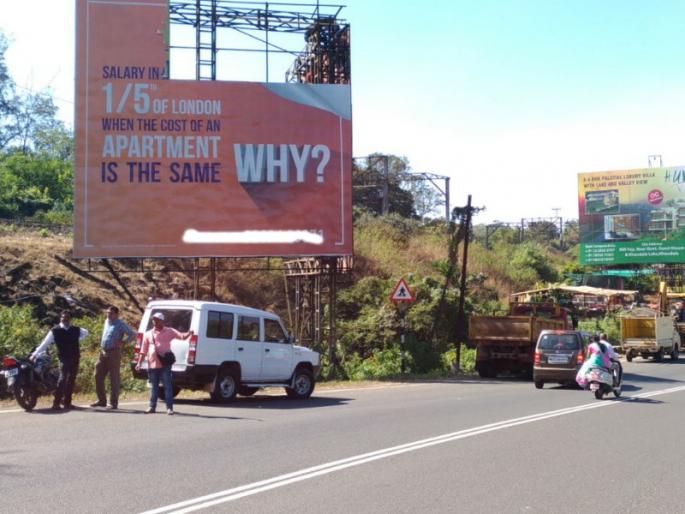 Action taken by Lonavla Municipal Council on hurdings to city's beauty | शहराच्या सौंदर्याला बाधा आणणाऱ्या होर्डिंग्सवर लोणावळा नगरपरिषदेची कारवाई Action taken by Lonavla Municipal Council on hurdings to city's beauty | शहराच्या सौंदर्याला बाधा आणणाऱ्या होर्डिंग्सवर लोणावळा नगरपरिषदेची कारवाई