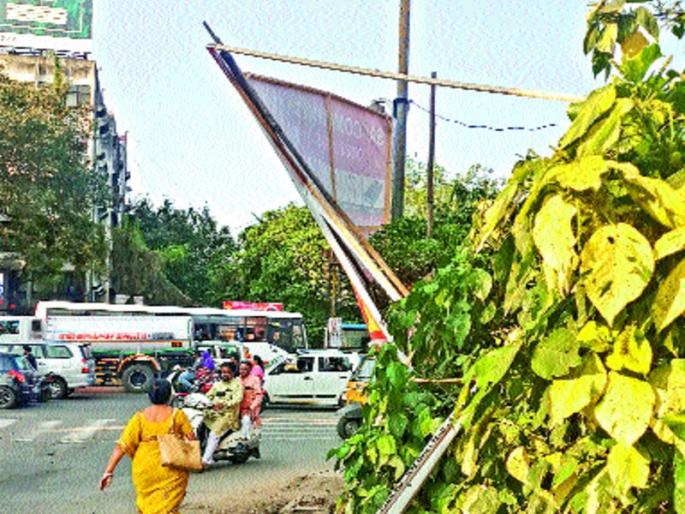 License status of private flakes, general meeting approval | खासगी फ्लेक्सलाही परवान्याची अट, सर्वसाधारण सभेची मान्यता License status of private flakes, general meeting approval | खासगी फ्लेक्सलाही परवान्याची अट, सर्वसाधारण सभेची मान्यता