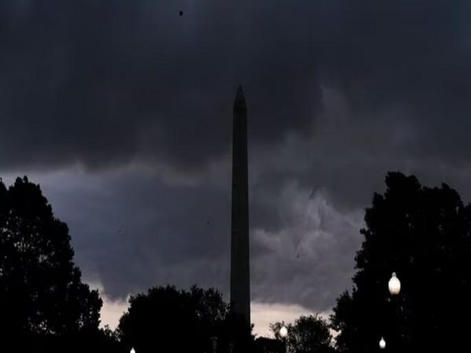 Flight cancellations, power cut, and flood alert issued as strong storms arrive in USA's Washington DC area | अमेरिकेत वादळाचा फटका; हजारो उड्डाणे रद्द, वीजपुरवठा खंडित, शाळाही बंद! Flight cancellations, power cut, and flood alert issued as strong storms arrive in USA's Washington DC area | अमेरिकेत वादळाचा फटका; हजारो उड्डाणे रद्द, वीजपुरवठा खंडित, शाळाही बंद!