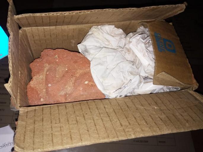 booked mobile, flipkart deliverd a piece of brick | मागविला मोबाईल, फ्लिपकार्टने पाठविला विटेचा तुकडा booked mobile, flipkart deliverd a piece of brick | मागविला मोबाईल, फ्लिपकार्टने पाठविला विटेचा तुकडा