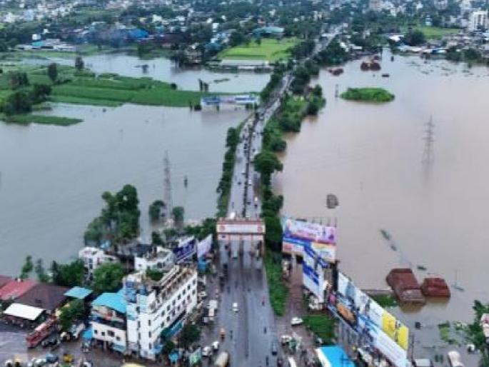 3200 crores will be spent on rehabilitation of settlements affected by floods every year in Kolhapur and Sangli districts | Kolhapur, Sangli flood: ३२०० कोटींतून पूरबाधित वस्त्यांचे पुनर्वसन, महापूर नियंत्रण कृती आराखडा सादर 3200 crores will be spent on rehabilitation of settlements affected by floods every year in Kolhapur and Sangli districts | Kolhapur, Sangli flood: ३२०० कोटींतून पूरबाधित वस्त्यांचे पुनर्वसन, महापूर नियंत्रण कृती आराखडा सादर