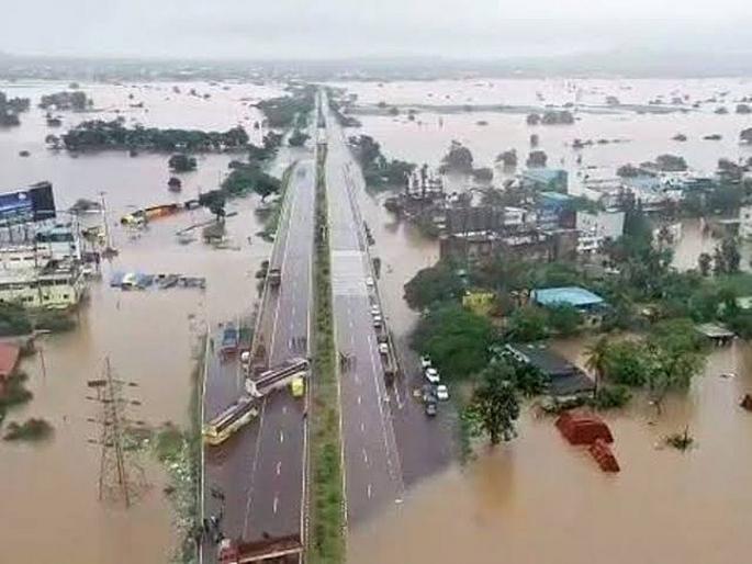 Students in flood affected areas waived no fees | पूरग्रस्त भागातील विद्यार्थ्यांचे शुल्क माफ Students in flood affected areas waived no fees | पूरग्रस्त भागातील विद्यार्थ्यांचे शुल्क माफ