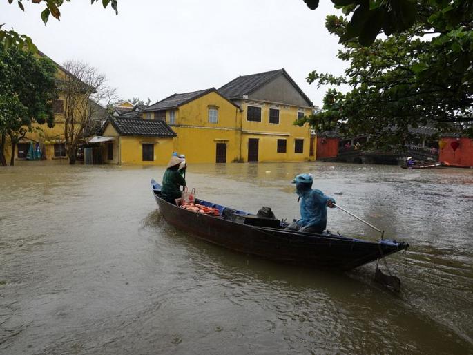 In Assam, Manipur, Tripura, flooding is critical | आसाम, मणिपूर, त्रिपुरामध्ये पूरस्थिती गंभीर In Assam, Manipur, Tripura, flooding is critical | आसाम, मणिपूर, त्रिपुरामध्ये पूरस्थिती गंभीर