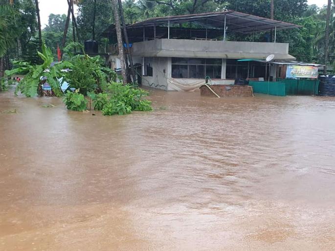 heavy rain in Sawantwadi | Sawantwadi Rain: सावंतवाडीत मुसळधार; नदी-नाल्यांना पूर आल्यानं वाहतूक ठप्प heavy rain in Sawantwadi | Sawantwadi Rain: सावंतवाडीत मुसळधार; नदी-नाल्यांना पूर आल्यानं वाहतूक ठप्प
