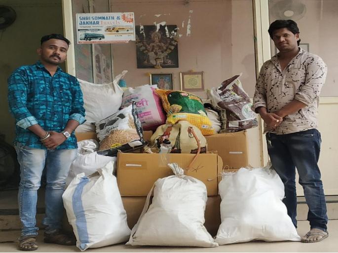 Social media useful to help flood victims | पूरग्रस्तांच्या मदतीसाठी सोशल मीडियाची खंबीर साथ Social media useful to help flood victims | पूरग्रस्तांच्या मदतीसाठी सोशल मीडियाची खंबीर साथ