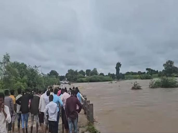 Heavy rainfall in Marathwada, Jalgaon, Ahilyanagar, Solapur districts, Five people die, floods in Dharashiv, Beed, Chhatrapati Sambhajinagar | मराठवाड्यात पुन्हा पावसाचा कहर; पाच जणांचा मृत्यू, धाराशिव, बीड, छत्रपती संभाजीनगरमध्ये जलप्रलय Heavy rainfall in Marathwada, Jalgaon, Ahilyanagar, Solapur districts, Five people die, floods in Dharashiv, Beed, Chhatrapati Sambhajinagar | मराठवाड्यात पुन्हा पावसाचा कहर; पाच जणांचा मृत्यू, धाराशिव, बीड, छत्रपती संभाजीनगरमध्ये जलप्रलय