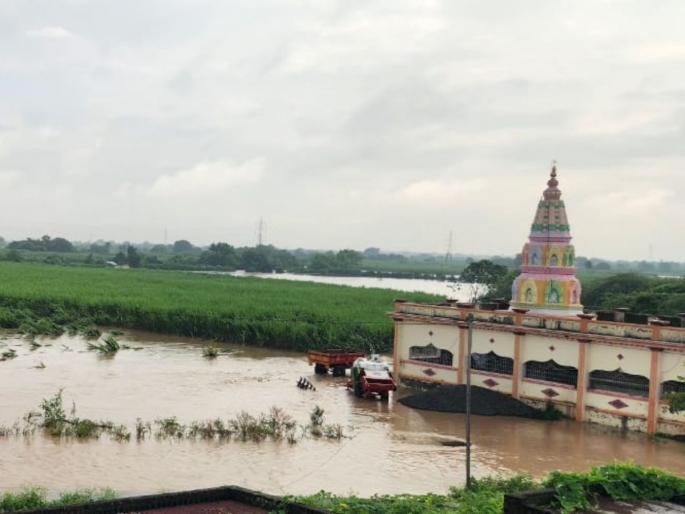 Chandni River flowing through North Barshi area floods, Narasimha Temple under water! | उत्तर बार्शी भागातून वाहणाऱ्या चांदनी नदीला महापूर, नरसिंह मंदिर पाण्याखाली! Chandni River flowing through North Barshi area floods, Narasimha Temple under water! | उत्तर बार्शी भागातून वाहणाऱ्या चांदनी नदीला महापूर, नरसिंह मंदिर पाण्याखाली!