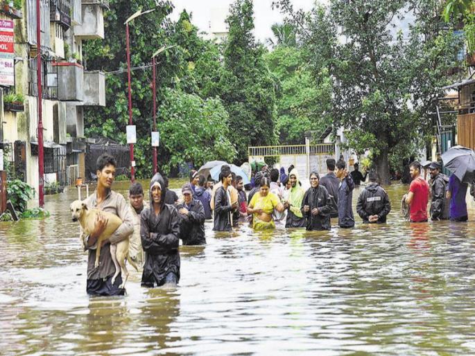 Immediate help of flood victims stuck in the Code of Conduct | पूरग्रस्तांची तातडीची मदत आचारसंहितेच्या कचाट्यात