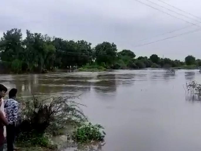 Torrential rains; Public life disrupted, farmers face crisis of wet drought | मुसळधार पावसाने झोडपले; वाहतूक ठप्प, शेतकऱ्यांपुढे ओल्या दुष्काळाचे संकट Torrential rains; Public life disrupted, farmers face crisis of wet drought | मुसळधार पावसाने झोडपले; वाहतूक ठप्प, शेतकऱ्यांपुढे ओल्या दुष्काळाचे संकट