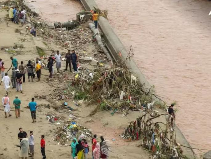 heavy rains caused flood in india china and pakistan loss of life and property 30 people died landslides in jammu | पावसाचा हाहाकार! चीनमध्ये १.८४ लाख कोटींचं नुकसान; पाकिस्तानमध्ये ३०० जणांचा मृत्यू, भारतात... heavy rains caused flood in india china and pakistan loss of life and property 30 people died landslides in jammu | पावसाचा हाहाकार! चीनमध्ये १.८४ लाख कोटींचं नुकसान; पाकिस्तानमध्ये ३०० जणांचा मृत्यू, भारतात...