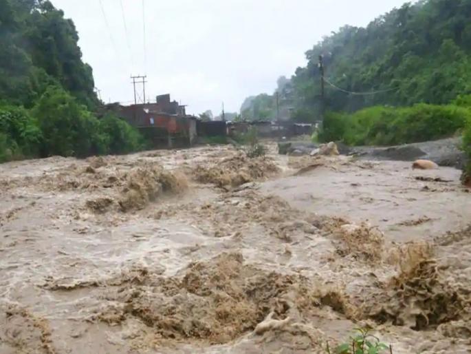 Rain and topography triggering flash floods landslides in Uttarakhand hills | उत्तराखंडमध्ये अचानक पूर, कडे कोसळल्यामुळे हाहाकार Rain and topography triggering flash floods landslides in Uttarakhand hills | उत्तराखंडमध्ये अचानक पूर, कडे कोसळल्यामुळे हाहाकार