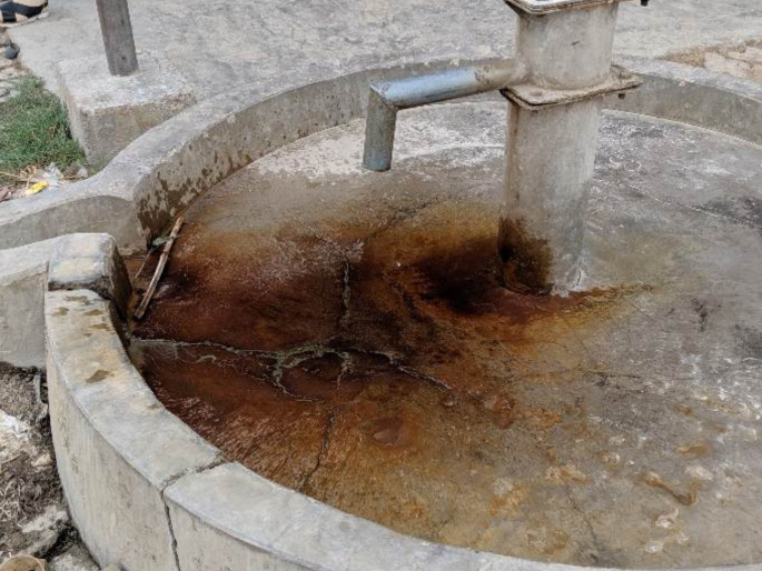 The health of the villagers is in danger, 50 villages in Nanded district are drinking 'fluoridated' water | ग्रामस्थांचे आरोग्य धोक्यात, नांदेड जिल्ह्यातील ५० गावे पिताहेत ‘फ्लोराईड’युक्त पाणी The health of the villagers is in danger, 50 villages in Nanded district are drinking 'fluoridated' water | ग्रामस्थांचे आरोग्य धोक्यात, नांदेड जिल्ह्यातील ५० गावे पिताहेत ‘फ्लोराईड’युक्त पाणी