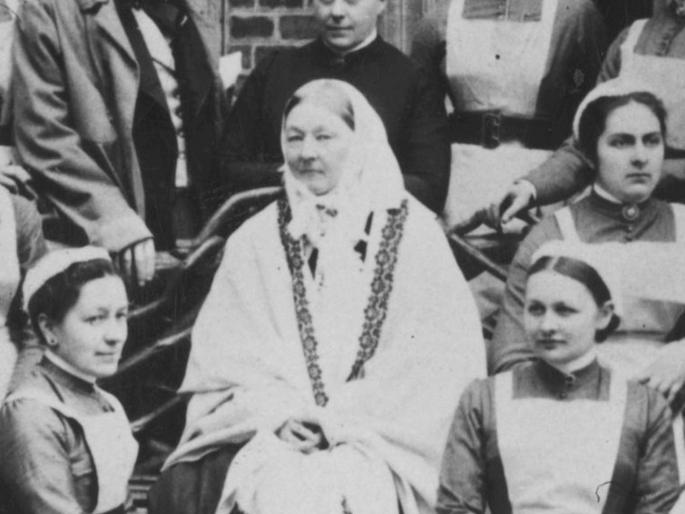 this day is celebrated as World Nurse Day for honor of the first nurse florence nightingale kkg | World Nurse Day: कोण होत्या फ्लोरेन्स नाइटिंगेल; जाणून घ्या त्यांचं आरोग्य क्षेत्रातलं मोलाचं कार्य this day is celebrated as World Nurse Day for honor of the first nurse florence nightingale kkg | World Nurse Day: कोण होत्या फ्लोरेन्स नाइटिंगेल; जाणून घ्या त्यांचं आरोग्य क्षेत्रातलं मोलाचं कार्य