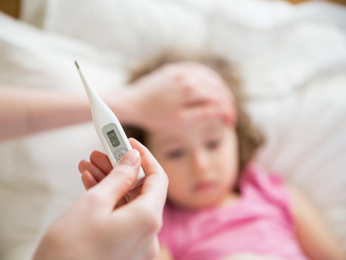 Children suffering from dengue-like illness; Municipal Corporation's 'fever' increased! | बालके डेंग्यूसदृश आजाराने त्रस्त; महापालिकेचा वाढला 'ताप'! Children suffering from dengue-like illness; Municipal Corporation's 'fever' increased! | बालके डेंग्यूसदृश आजाराने त्रस्त; महापालिकेचा वाढला 'ताप'!