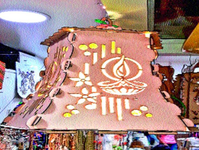 Eco-friendly wood 'skydiving' | पर्यावरणपूरक लाकडाचे ‘आकाशदिवे’ Eco-friendly wood 'skydiving' | पर्यावरणपूरक लाकडाचे ‘आकाशदिवे’