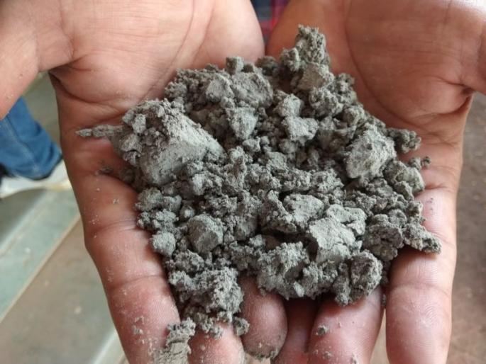 Not fake fertilizer ?; Sale of ash in Madhya Pradesh | बनावट खत नव्हे?; राखेची मध्य प्रदेशात विक्री Not fake fertilizer ?; Sale of ash in Madhya Pradesh | बनावट खत नव्हे?; राखेची मध्य प्रदेशात विक्री