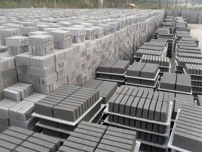 The restriction on the use of 'fly ash' for bricks now on 100 km | विटांसाठी ‘फ्लाय अॅश’ वापराचे निर्बंध ३०० वरून १०० किमीवर येणार! The restriction on the use of 'fly ash' for bricks now on 100 km | विटांसाठी ‘फ्लाय अॅश’ वापराचे निर्बंध ३०० वरून १०० किमीवर येणार!