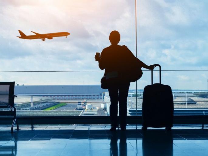 Travelers traveling abroad discovered 'this' new trick; What exactly is the 'flying naked trend'? | परदेशात फिरायला जाणाऱ्या प्रवाशांनी शोधली 'ही' नवीन युक्ती; नेमका काय आहे 'फ्लाइंग नेकेड ट्रेंड'? Travelers traveling abroad discovered 'this' new trick; What exactly is the 'flying naked trend'? | परदेशात फिरायला जाणाऱ्या प्रवाशांनी शोधली 'ही' नवीन युक्ती; नेमका काय आहे 'फ्लाइंग नेकेड ट्रेंड'?