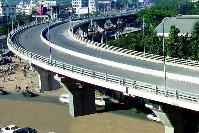 Six-lane flyover on Nagpur-Butibori route | नागपूर-बुटीबोरी मार्गावर सहा पदरी उड्डाणपूल Six-lane flyover on Nagpur-Butibori route | नागपूर-बुटीबोरी मार्गावर सहा पदरी उड्डाणपूल