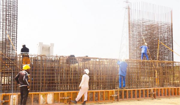 Survey of Trees which wiil be abstacle in Flyover bridge cunstruction | ‘फ्लायओव्हर’च्या आड येणाऱ्या वृक्षांचे होणार सर्वेक्षण! Survey of Trees which wiil be abstacle in Flyover bridge cunstruction | ‘फ्लायओव्हर’च्या आड येणाऱ्या वृक्षांचे होणार सर्वेक्षण!