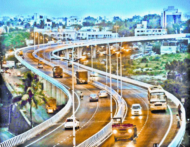 Shiv Sena - BJP's controversy finally ends; Naming of Ghatkopar-Mankhurd bridge as 'Chhatrapati Shivaji Maharaj Flyover' | शिवसेना - भाजपच्या वादावर अखेर पडदा; घाटकोपर-मानखुर्द पुलाचे ‘छत्रपती शिवाजी महाराज उड्डाणपूल’ नामकरण Shiv Sena - BJP's controversy finally ends; Naming of Ghatkopar-Mankhurd bridge as 'Chhatrapati Shivaji Maharaj Flyover' | शिवसेना - भाजपच्या वादावर अखेर पडदा; घाटकोपर-मानखुर्द पुलाचे ‘छत्रपती शिवाजी महाराज उड्डाणपूल’ नामकरण