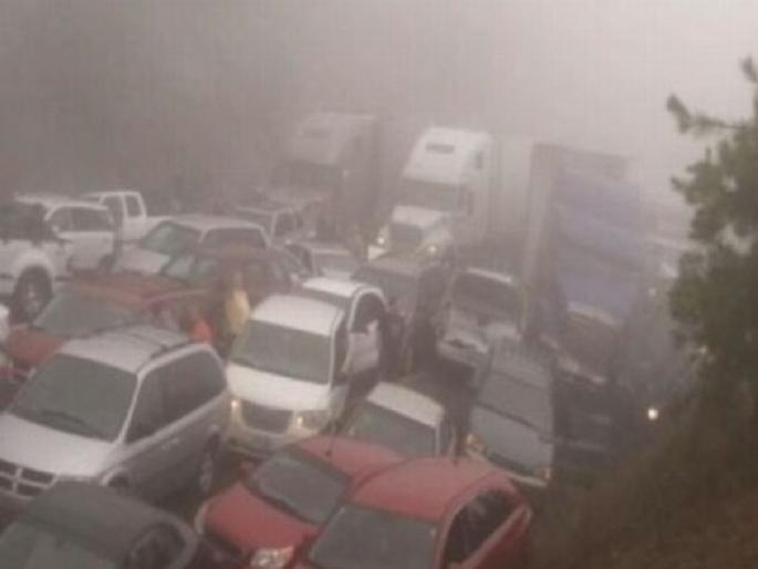 The number of accidents caused by fog has increased, with 33,000 accidents and 13,000 deaths each year | धुक्यामुळे होणाऱ्या अपघाताचे प्रमाण वाढले, दरवर्षी 33000 अपघात तर 13000 मृत्यू The number of accidents caused by fog has increased, with 33,000 accidents and 13,000 deaths each year | धुक्यामुळे होणाऱ्या अपघाताचे प्रमाण वाढले, दरवर्षी 33000 अपघात तर 13000 मृत्यू
