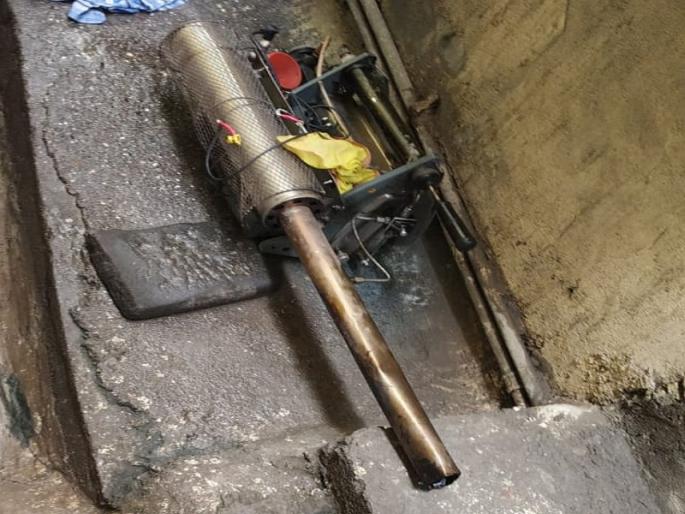 Aurangabad municipality health worker injured in blast of fogging machine | फॉगिंग मशीनच्या आगीत मनपा आरोग्य कर्मचारी जखमी Aurangabad municipality health worker injured in blast of fogging machine | फॉगिंग मशीनच्या आगीत मनपा आरोग्य कर्मचारी जखमी