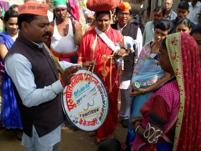 cleanliness massage through folk artist in washim district | लोककलावंतांच्या माध्यमातून वाशिम जिल्ह्यात स्वच्छतेचा गजर cleanliness massage through folk artist in washim district | लोककलावंतांच्या माध्यमातून वाशिम जिल्ह्यात स्वच्छतेचा गजर