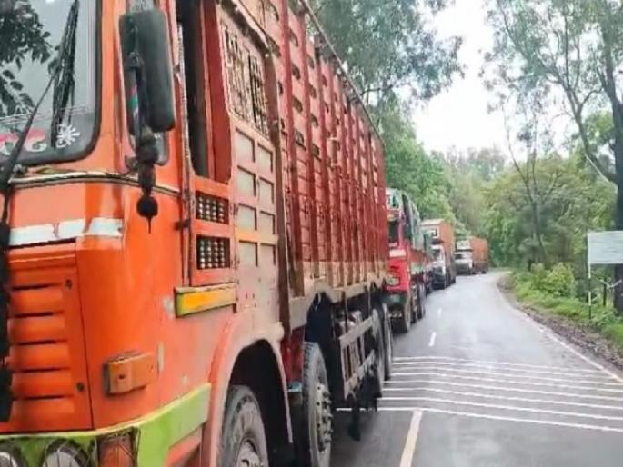 Heavy traffic from Fonda Ghat starts from today | Kolhapur: फोंडा घाटातून अवजड वाहतूक आजपासून सुरू Heavy traffic from Fonda Ghat starts from today | Kolhapur: फोंडा घाटातून अवजड वाहतूक आजपासून सुरू