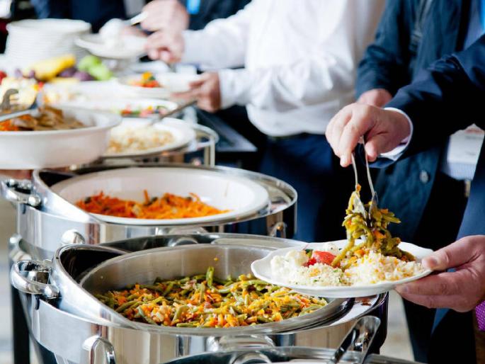 Food will be served only till 10 pm at hotels, dhabas; Police decision | हाॅटेल्स, ढाब्यावर रात्री १० पर्यंतच खाद्यपदार्थ मिळणार; पोलिसांचा निर्णय Food will be served only till 10 pm at hotels, dhabas; Police decision | हाॅटेल्स, ढाब्यावर रात्री १० पर्यंतच खाद्यपदार्थ मिळणार; पोलिसांचा निर्णय