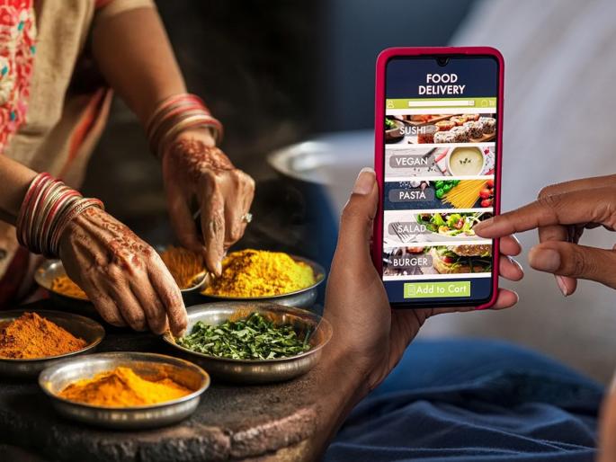 Mother beats her daughters up because they ordered food from outside, daughters call helpline - see what really happened | मुलींनी बाहेरुन जेवण मागवलं म्हणून आईनं बेदम मारलं, मुलींचा हेल्पलाइनला फोन-पाहा नेमकं काय झालं..
