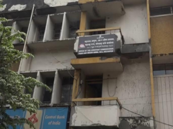 Administration of 43 government offices in Kolhapur in rented buildings | कोल्हापुरात ४३ शासकीय कार्यालयांचा कारभार भाड्याच्या इमारतीत Administration of 43 government offices in Kolhapur in rented buildings | कोल्हापुरात ४३ शासकीय कार्यालयांचा कारभार भाड्याच्या इमारतीत