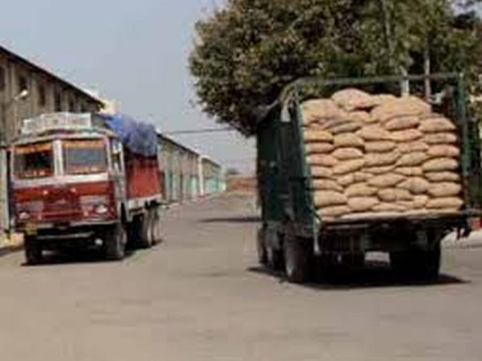 Bulldana district food grains transport collapse | बुलडाणा जिल्ह्यात रेशनच्या धान्य वाहतूकीला घरघर! Bulldana district food grains transport collapse | बुलडाणा जिल्ह्यात रेशनच्या धान्य वाहतूकीला घरघर!
