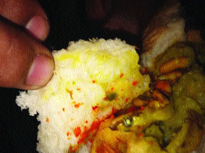 Rubbish of unsafe food | अस्वच्छ खाद्यपदार्थांची रेलचेल Rubbish of unsafe food | अस्वच्छ खाद्यपदार्थांची रेलचेल