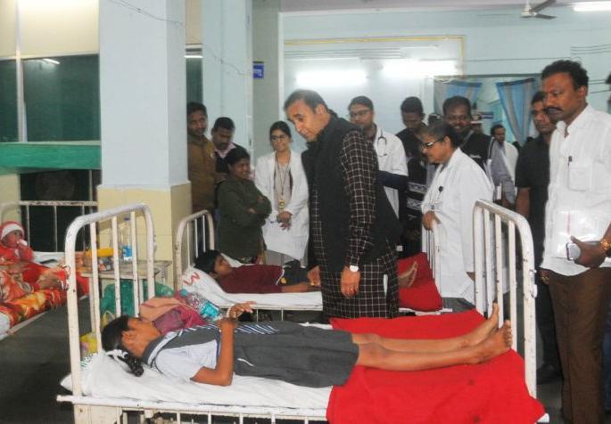 4-member committee formed to probe ' food poisoning' | विषबाधेच्या चौकशीसाठी ४ सदस्यीय समिती गठित 4-member committee formed to probe ' food poisoning' | विषबाधेच्या चौकशीसाठी ४ सदस्यीय समिती गठित