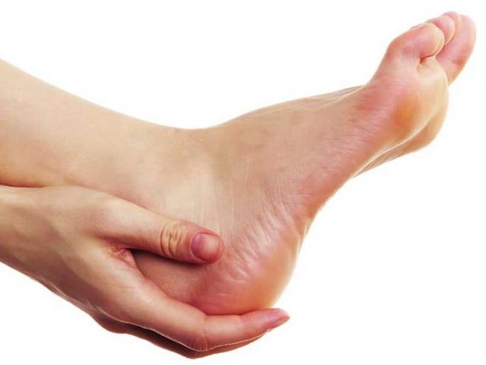 Beautiful stitches should be in winter days | थंडीच्या दिवसांतही असाव्यात सुंदर टाचा Beautiful stitches should be in winter days | थंडीच्या दिवसांतही असाव्यात सुंदर टाचा