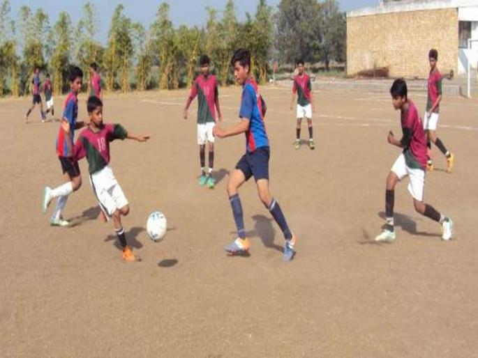 State-level football tournament: Mumbai, Amravati, third day | राज्यस्तरीय फुटबॉल स्पर्धा : मुंबई, अमरावती संघाने गाजवला तिसरा दिवस  State-level football tournament: Mumbai, Amravati, third day | राज्यस्तरीय फुटबॉल स्पर्धा : मुंबई, अमरावती संघाने गाजवला तिसरा दिवस