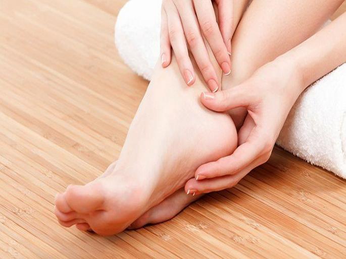 How to take care of your feet and avoid feet infection | उन्हाळ्यात पायांना होतं लगेच पसरतं इन्फेक्शन; अशी घ्या काळजी