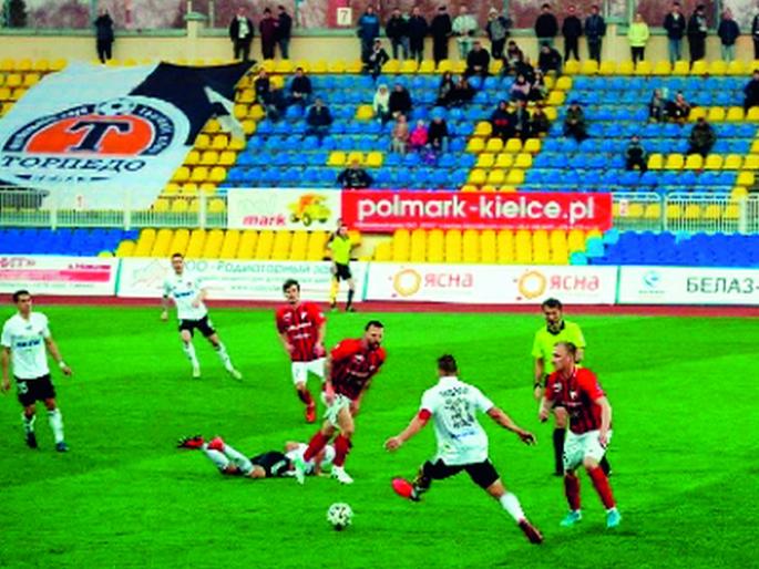 Belarus is hosting a football league | बेलारुसमध्ये सुरू आहे फुटबॉल लीग