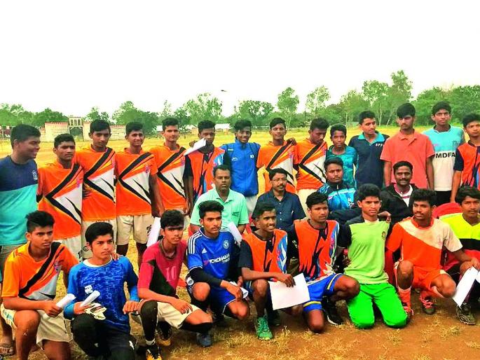 Sophiyan is growing in the tradition of football | फुटबॉलची परंपरा जोपासत आहे सुफियान Sophiyan is growing in the tradition of football | फुटबॉलची परंपरा जोपासत आहे सुफियान