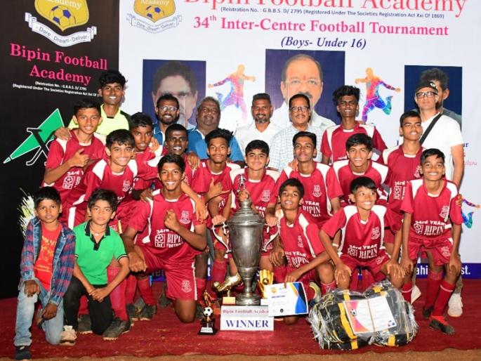 Colaba Kendra won in tough fight football match as they beat Vasai Virar team | रंगतदार फुटबॉल सामन्यात कुलाबा केंद्राने मारली बाजी Colaba Kendra won in tough fight football match as they beat Vasai Virar team | रंगतदार फुटबॉल सामन्यात कुलाबा केंद्राने मारली बाजी